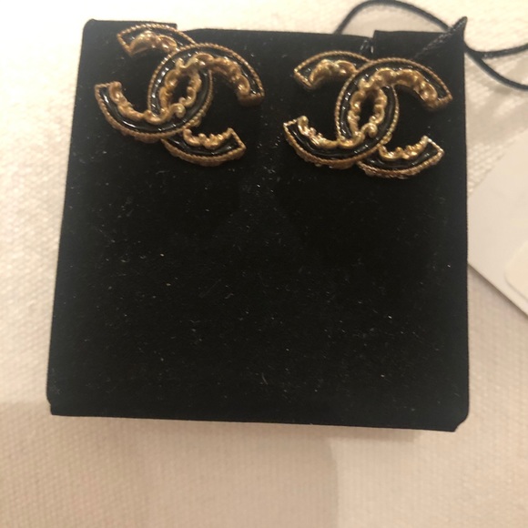 New Chanel earrings - Picture 2 of 4